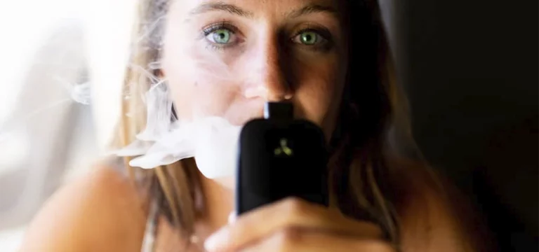 Girl with pretty green eyes smoking an airvape